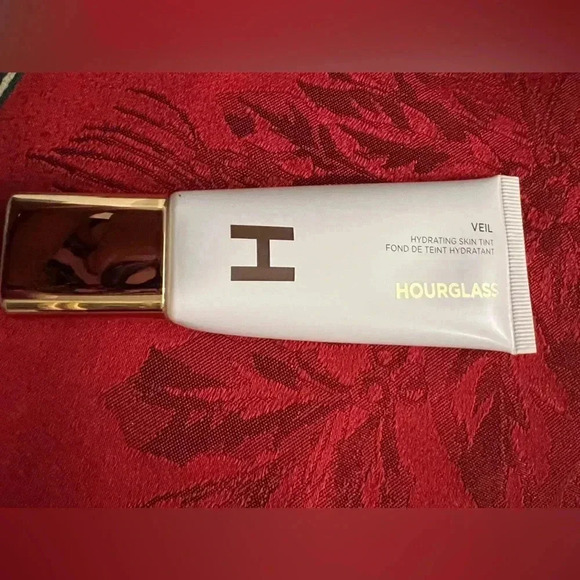 Hourglass Veil Hydrating Skin Tint Foundation - SHADE 18 - 1.1 oz / 35mL NEW - Picture 7 of 8